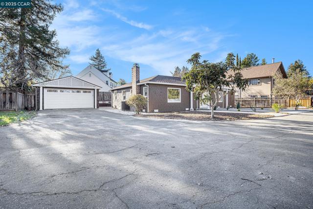2139 WHYTE PARK AVE, Walnut Creek CA: https://media.crmls.org/mediaz/b46b8332-56bf-4066-a504-98e8ad048ac0.jpg