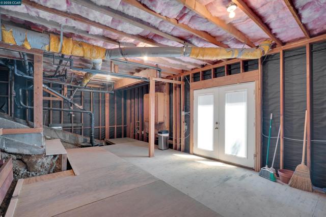 1027 W Arlington Way, Martinez CA: https://media.crmls.org/mediaz/b46c253c-b24b-4529-b165-66448f5da0ea.jpg