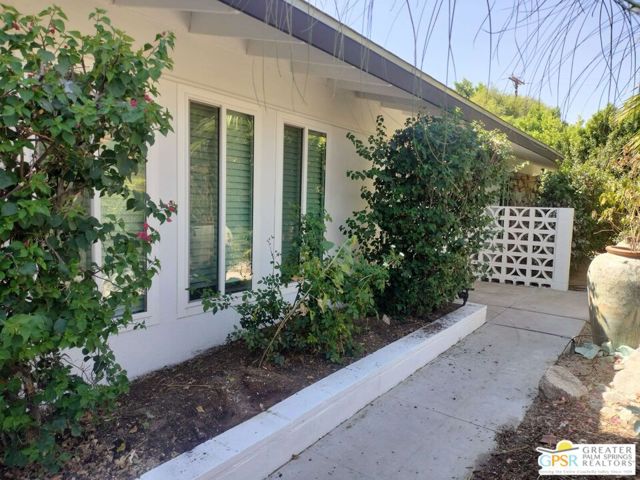 39091 PARADISE Way, Cathedral City CA: https://media.crmls.org/mediaz/b46c6dfb-1b13-4af8-83da-98f3216d4d30.jpg