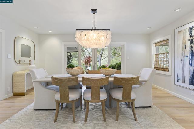 1121 Estates Dr, Lafayette CA: https://media.crmls.org/mediaz/b46c70c1-b6cf-4346-b3da-e95cd6561ee0.jpg
