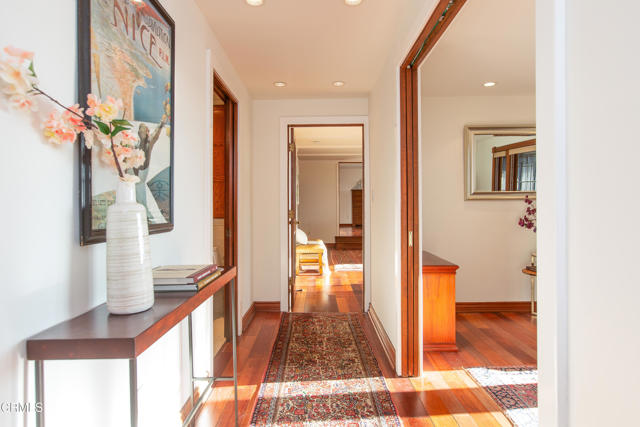 3880 Clayton W Avenue, Los Angeles CA: https://media.crmls.org/mediaz/b46cc610-39c6-4996-9598-04be0bfb6204.jpg
