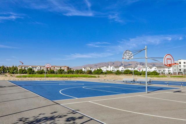 285 Wild Rose Way, Milpitas CA: https://media.crmls.org/mediaz/b46d26f9-cfd5-47b7-a297-1fba719e1852.jpg