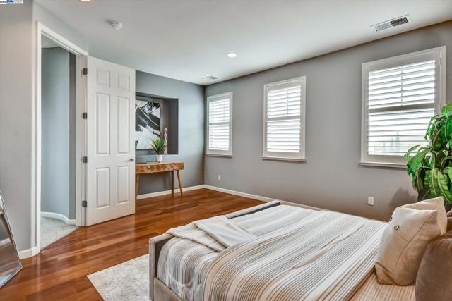 761 Batista Dr, San Jose CA: https://media.crmls.org/mediaz/b46d838c-d3fa-4d57-873d-a3f032cd153a.jpg