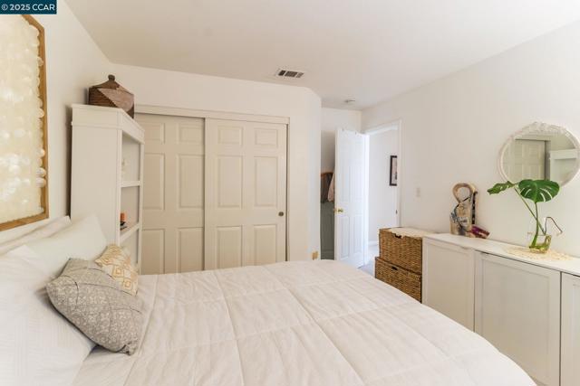 289 Crestview Ave, Martinez CA: https://media.crmls.org/mediaz/b46d96fc-06ce-4ff5-b062-c6b764062d68.jpg