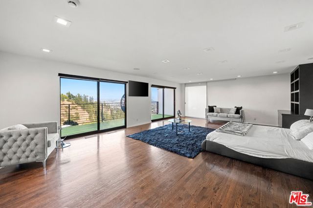 8514 Hillside Avenue, Los Angeles CA: https://media.crmls.org/mediaz/b46da535-146c-4d38-877f-ce461eb164ee.jpg