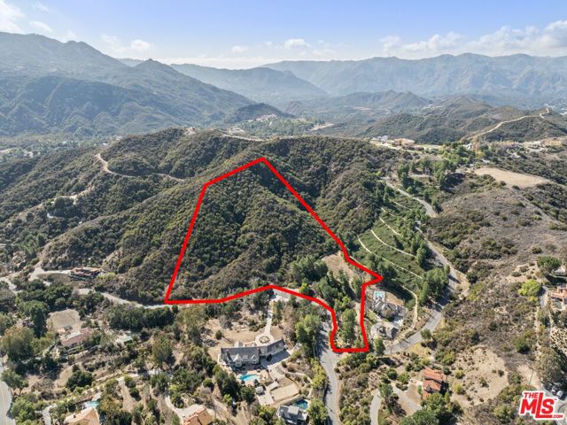 24600 Thousand Peaks Rd, Calabasas CA: https://media.crmls.org/mediaz/b46dfe34-fb71-4d0e-978c-1f8a9c6690a3.jpg