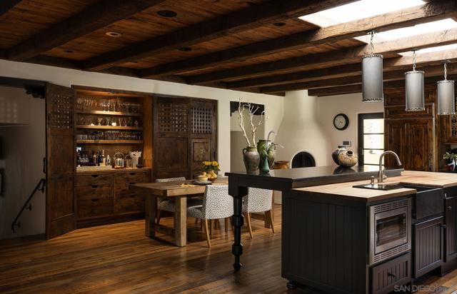 6977 Las Colinas, Rancho Santa Fe CA: https://media.crmls.org/mediaz/b46ed87a-d9db-434e-96cb-5bff79f2ab99.jpg