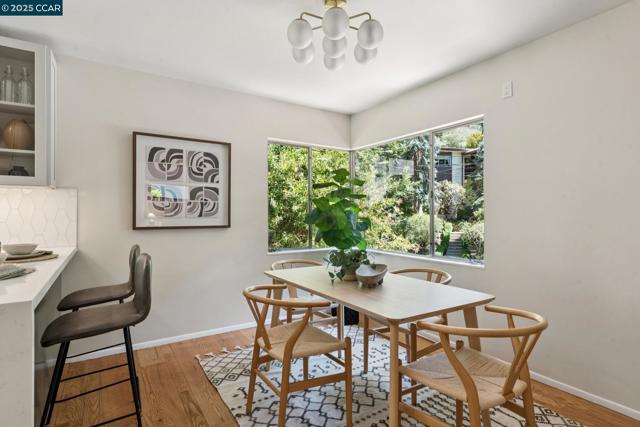 6653 Banning Dr, Oakland CA: https://media.crmls.org/mediaz/b46f0d74-9820-4bfd-bc8b-9981a119dbd7.jpg