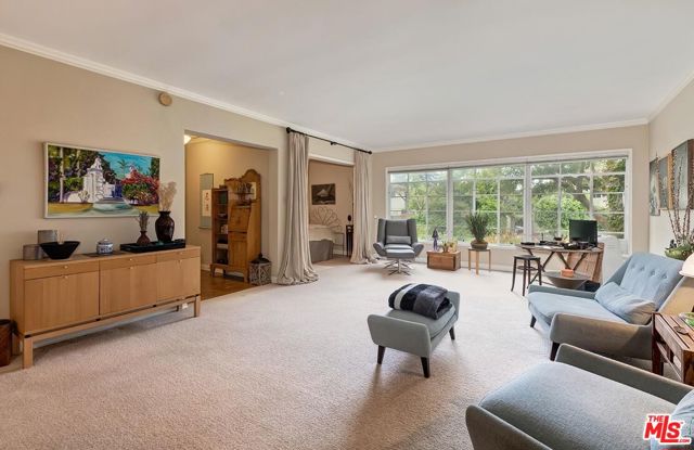11901 Sunset Blvd Boulevard, Brentwood CA: https://media.crmls.org/mediaz/b46f11f6-3f12-4943-96f9-eea4353aee87.jpg
