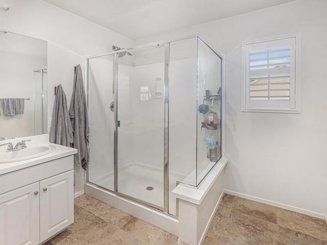 35406 Brown Galloway Ln, Fallbrook CA: https://media.crmls.org/mediaz/b470826d-91cb-4aea-8815-229177196446.jpg