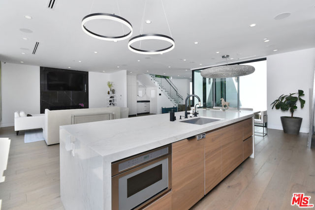 5316 Lennox, Sherman Oaks CA: https://media.crmls.org/mediaz/b470e086-108d-4fa2-a0cb-c878e5ceec1f.jpg