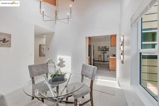 6659 Exeter Dr, Oakland CA: https://media.crmls.org/mediaz/b470e42d-0c1a-4690-96e7-d09b770a9f6e.jpg