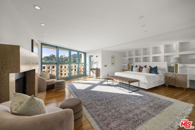 2980 Hollyridge Drive, Los Angeles CA: https://media.crmls.org/mediaz/b471226f-dab5-4d92-86bd-e8b1b3fddadc.jpg