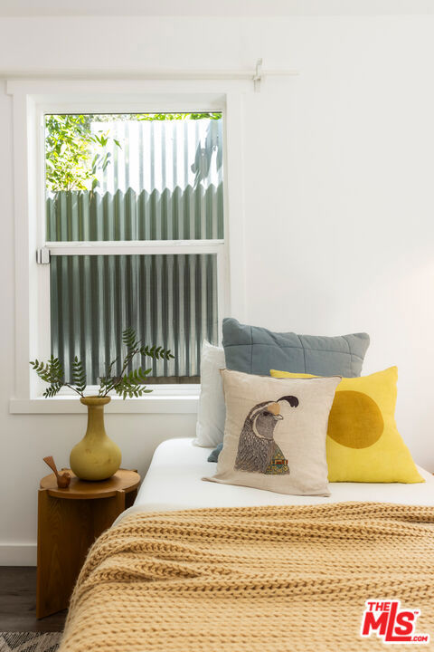 450 Rustic Drive, Los Angeles CA: https://media.crmls.org/mediaz/b471ae25-dca6-458a-a68d-215ff81325d6.jpg