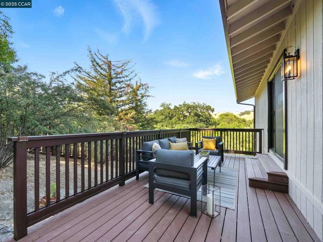 1542 Hillgrade Ave, Alamo CA: https://media.crmls.org/mediaz/b471cd3a-e9b2-4cc6-b31a-df35aab044f0.jpg