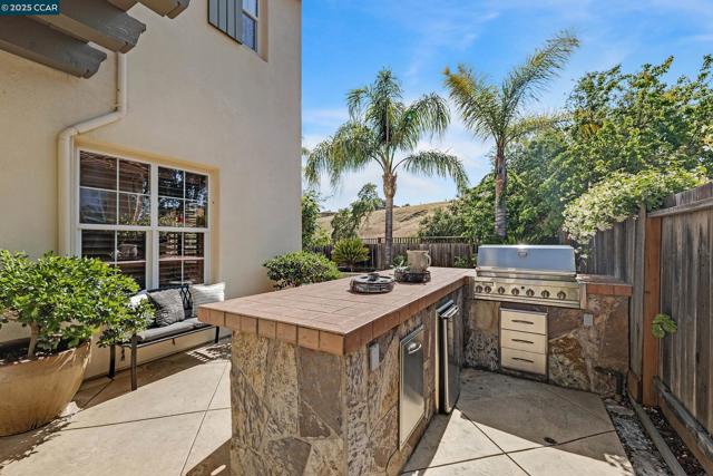 2222 Creekview Pl, Danville CA: https://media.crmls.org/mediaz/b471d4eb-4b2a-4431-9f99-4d26e07831e1.jpg