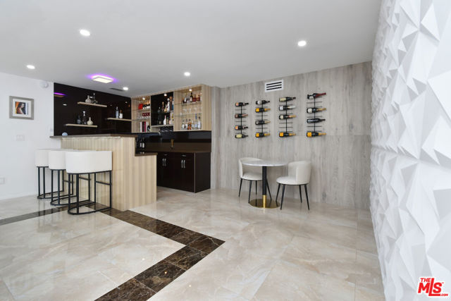 3539 Alana Drive, Sherman Oaks CA: https://media.crmls.org/mediaz/b4722e5e-85cf-4ede-bf18-b863d957eb0e.jpg