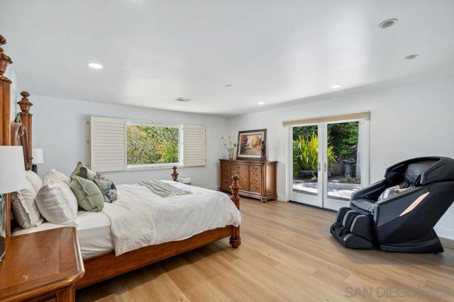 7645 Caminito Coromandel, La Jolla CA: https://media.crmls.org/mediaz/b4727d47-a9ec-439c-a261-3f8efa000a2e.jpg
