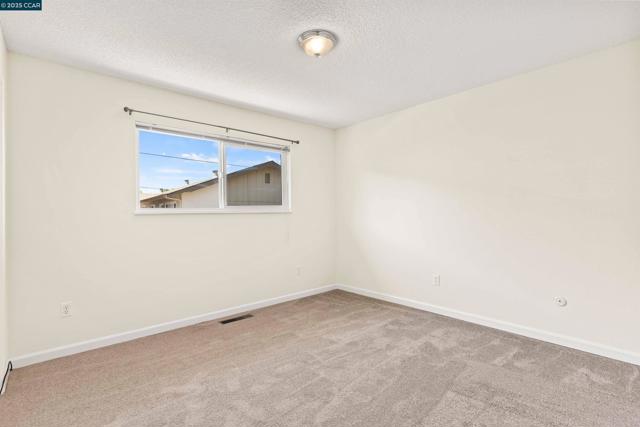 4045 Hoen Ave, Santa Rosa CA: https://media.crmls.org/mediaz/b47289f8-94c9-4c40-bd39-bed3acc98bf1.jpg