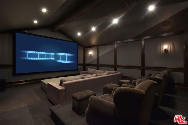 4277 Beck Avenue, Studio City CA: https://media.crmls.org/mediaz/b4729f90-a699-420a-bd46-bb5756b9beaa.jpg