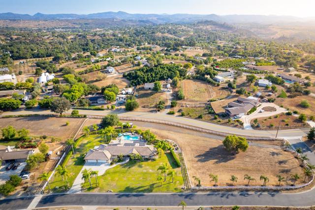 Detail Gallery Image 5 of 43 For 13861 Nicoles Vista, Valley Center,  CA 92082 - 3 Beds | 3 Baths