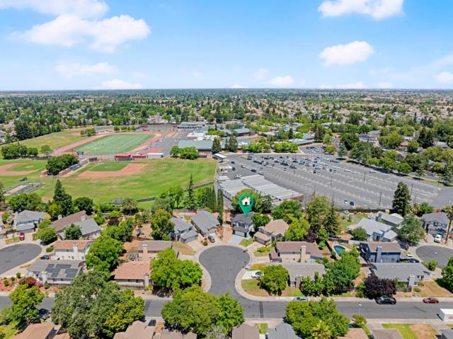 6431 Canyon Creek Way, Elk Grove CA: https://media.crmls.org/mediaz/b472c1af-533b-44ab-950b-58eb612ef3bf.jpg