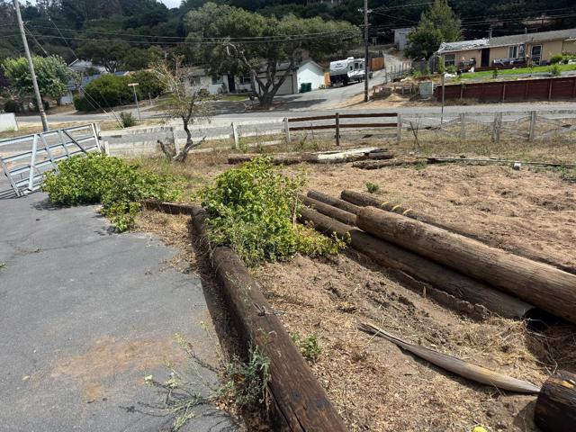 7500 Langley Canyon Road, Salinas CA: https://media.crmls.org/mediaz/b4740a52-f824-4dd2-877b-2aec7bf10ba7.jpg