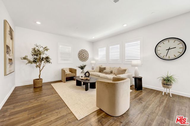 17028 Zion, Santa Clarita CA: https://media.crmls.org/mediaz/b4744bf7-759e-4a9e-b637-f9207eac6b8c.jpg
