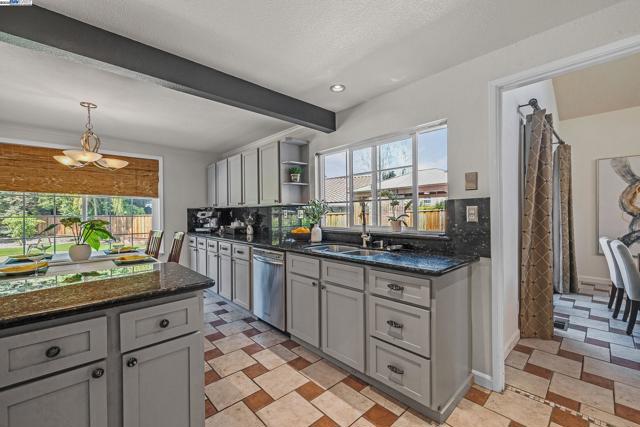 Image 10 of 42 For 45421 Parkmeadow Dr