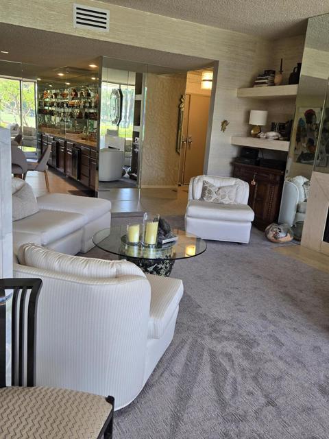 910 Island Drive, Rancho Mirage CA: https://media.crmls.org/mediaz/b474c797-ef93-4ec9-893e-7d2a6ebc575e.jpg
