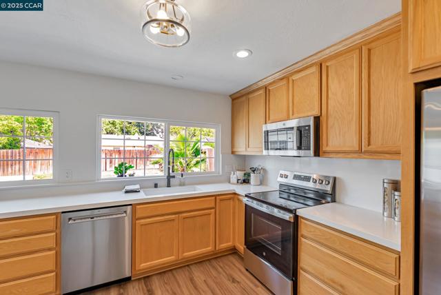 1836 Boxwood Dr, Concord CA: https://media.crmls.org/mediaz/b474f5fa-d3bb-42c7-94dc-2c361158ef76.jpg