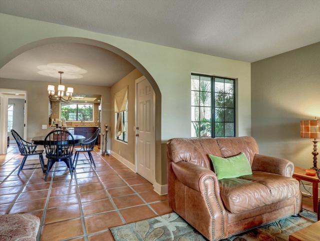 2001 E Camino Parocela, Palm Springs CA: https://media.crmls.org/mediaz/b4751fed-cf0a-4355-9521-5189a15f6d75.jpg