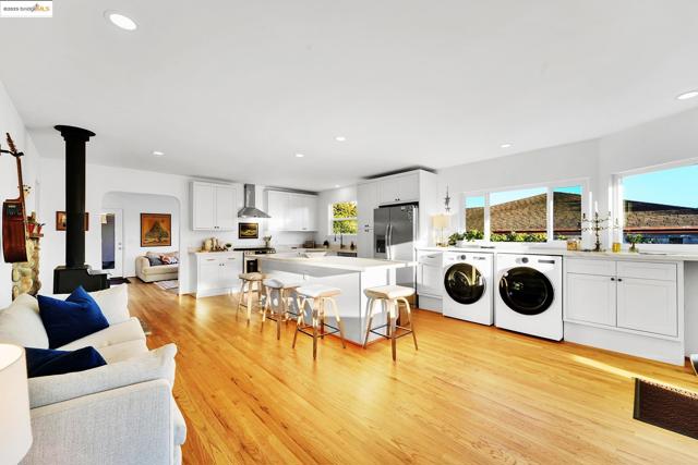 725 Trevethan Ave, Santa Cruz CA: https://media.crmls.org/mediaz/b47544f9-36f0-412f-8019-26713723660b.jpg