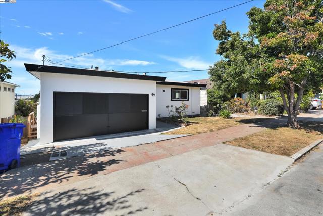 1551 Merced St, Richmond CA: https://media.crmls.org/mediaz/b476f012-4506-4ea5-80d7-186bbd562c4e.jpg