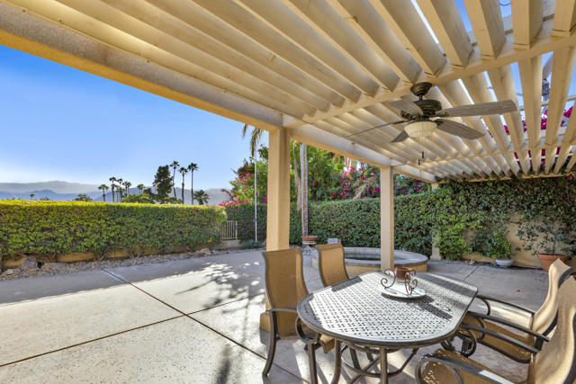86 N Kavenish Drive, Rancho Mirage CA: https://media.crmls.org/mediaz/b477dc42-9902-4c0d-9f4f-dd1e40221143.jpg