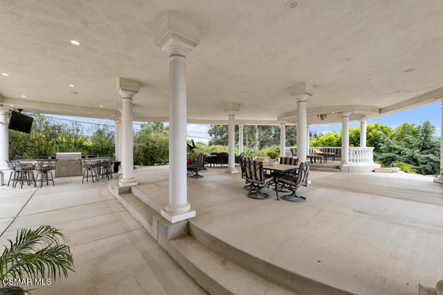 932 Rosario Drive, Thousand Oaks CA: https://media.crmls.org/mediaz/b47822fb-412b-4b16-b03e-db5e9026f4a6.jpg