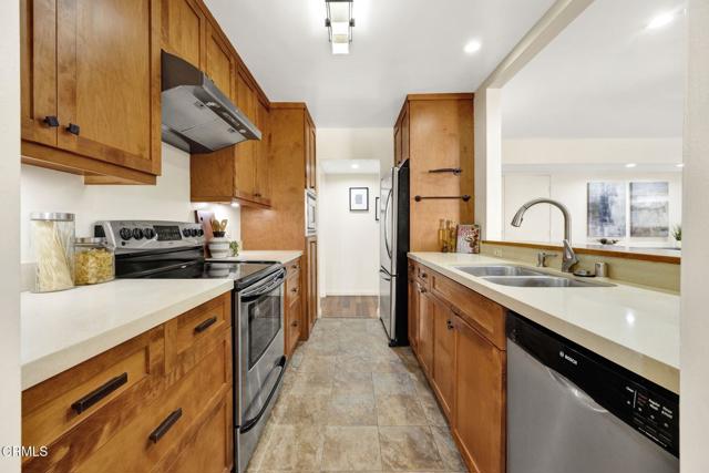 1127 E Del Mar Boulevard, Pasadena CA: https://media.crmls.org/mediaz/b47833ab-c974-46b6-b308-d4f61754b46b.jpg
