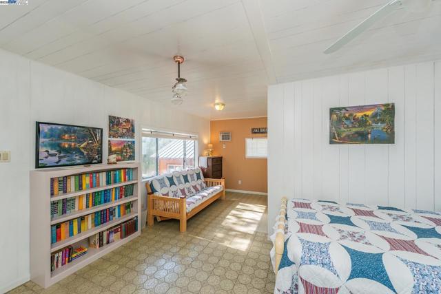 8341 East Side Rd, Trinity Center CA: https://media.crmls.org/mediaz/b4784e8e-9e75-49ce-82a6-cb38087107ec.jpg