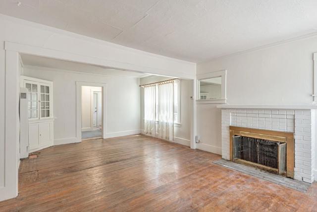 141 Clinton Street, Redwood City CA: https://media.crmls.org/mediaz/b478771f-51a2-4acc-a855-65576432474e.jpg