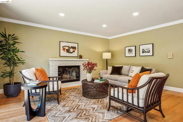 Image 16 of 55 For 5362 Saddleback Ct.