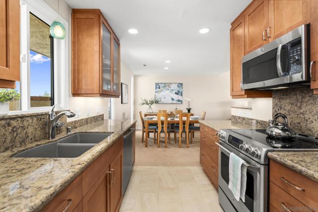 429 S Sierra Ave, Solana Beach CA: https://media.crmls.org/mediaz/b478e4fc-c131-4654-8325-25ccff6b3275.jpg