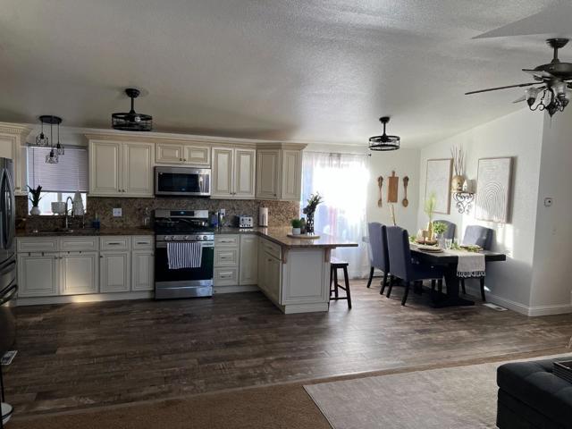 1624 S HIGHWAY, Manteca CA: https://media.crmls.org/mediaz/b4793d2e-4eb1-4398-9533-1b1c6f973797.jpg