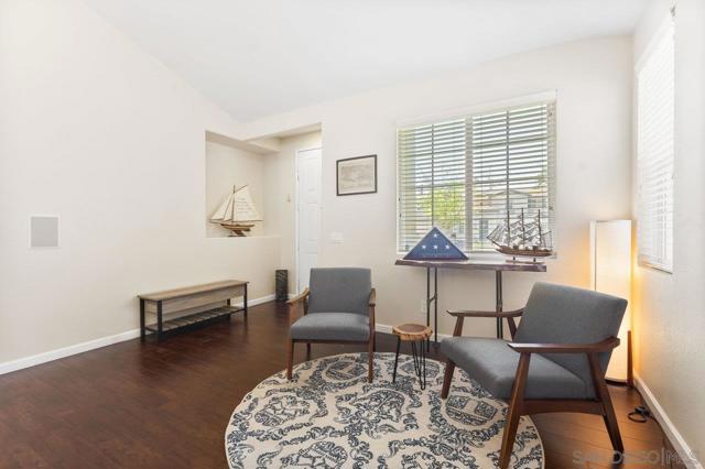 1055 Forest Hill Pl, Chula Vista CA: https://media.crmls.org/mediaz/b47990a6-4d3c-4367-957b-38877ecf6c28.jpg