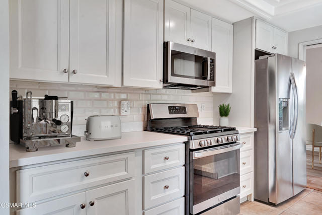 48 Herringbone Court, Newbury Park CA: https://media.crmls.org/mediaz/b4799afe-df94-4097-b917-e09ec3d6aa2a.jpg
