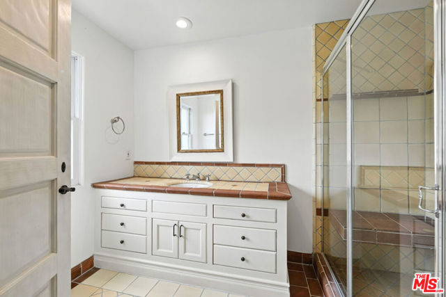 1675 Woods Drive, Los Angeles CA: https://media.crmls.org/mediaz/b4799eee-ab9d-4780-a3c0-f7e0b34c3476.jpg