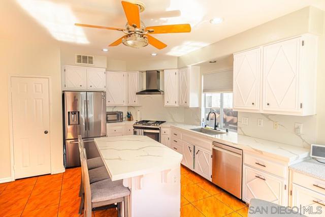3514 Lake Park Avenue, Fallbrook CA: https://media.crmls.org/mediaz/b479d8c0-8e9a-4278-a41a-c5727ddc344c.jpg