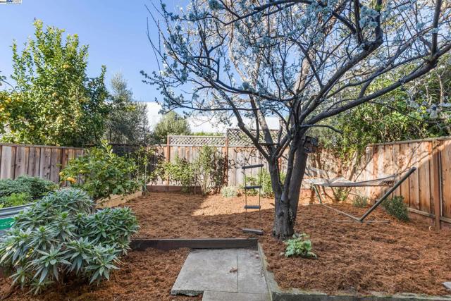 1468 9th Street, Oakland, California 94607, 4 Bedrooms Bedrooms, ,1 BathroomBathrooms,Single Family Residence,For Sale,9th Street,41051787