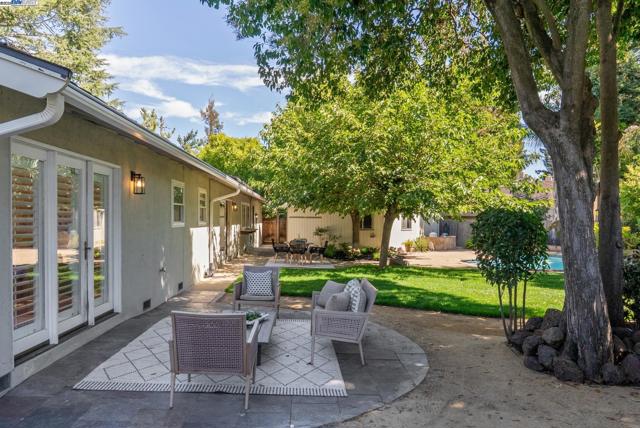 1515 Grove Way, Concord CA: https://media.crmls.org/mediaz/b47a803d-6096-4d79-9845-d1d53a147087.jpg