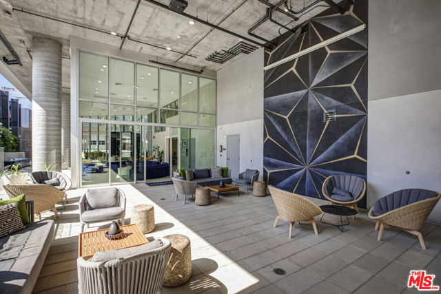 5750 E Hollywood Boulevard, Los Angeles CA: https://media.crmls.org/mediaz/b47a9364-c1d1-4703-bb6e-dda66b59e50f.jpg
