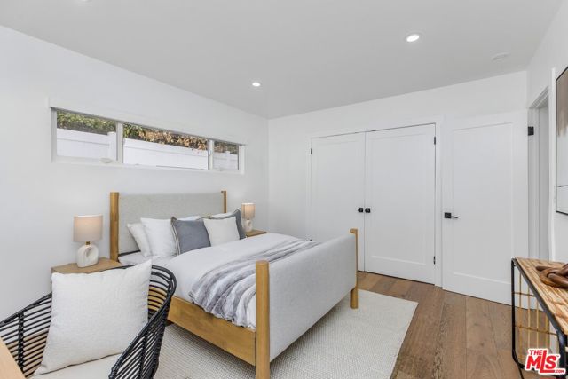 5200 Del Moreno Drive, Woodland Hills CA: https://media.crmls.org/mediaz/b47a977f-acc9-4a97-9cd2-169c43465056.jpg